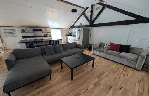 Hay Loft in Historic Barn - 4 Minutes to Legoland - Foto 48