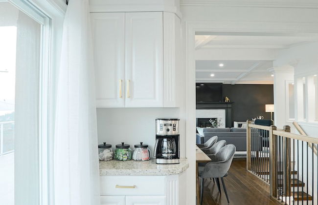 Stunning Views of the Okanagan Lake - Photo 27