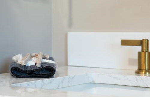 Renovated Cape Near Beach with Fire Pit - Foto 12