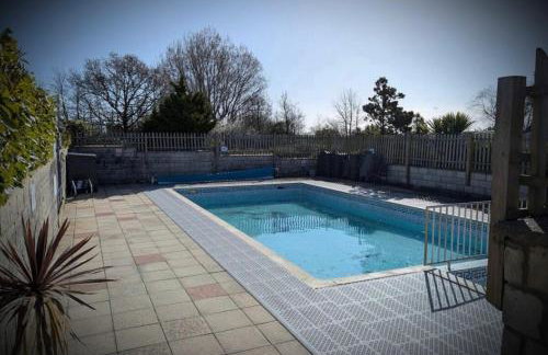 Elegant Lodge in Peaceful Holiday Resort - Photo 18