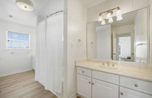 Lazy Bones - Vacation Home Near the Beach with Private Pool & Golf Cart - Foto 16