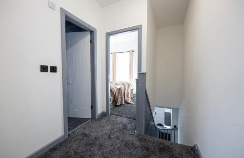 Bolton 2BR Cinema House, Free Parking, Fast WiFi, Comfortable Stay - Foto 27