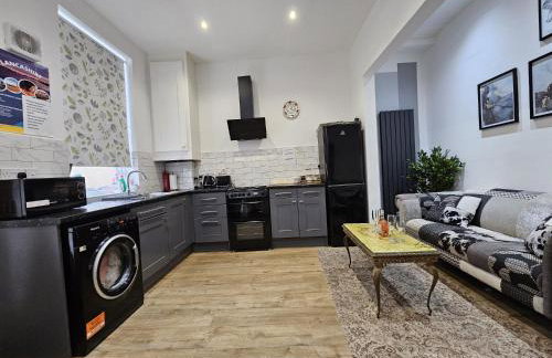 Cheerful 4 bedroom close to Uclan, Preston City Center - Photo 7