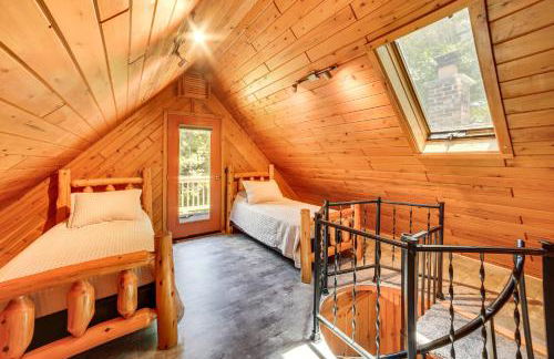 Pembine Cabin with Expansive Yard, Fire Pit and Grill! - Foto 16