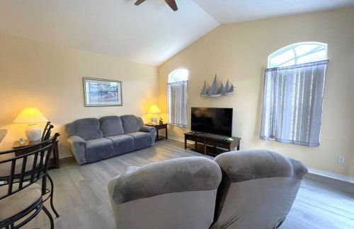 Spacious Villa South Facing Pool 20 min to Disney - Foto 3