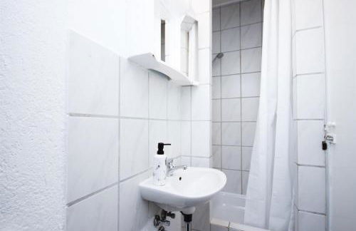 ALFA 2 Zimmer Apartment Stuttgart 2BR TV WIFI WM nahe Daimler l WIFI & SmartTV I 2 Rooms l Bathroom I Kitchen - Foto 6