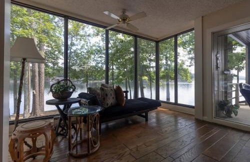 What-A-View HSV - Serene Lakeside Town Home - Foto 7