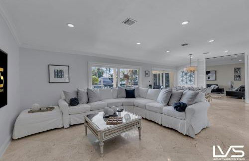 New Royal 80ft Waterfront Wlk2Beach HotPool Spa KitchenBBQ - Foto 30