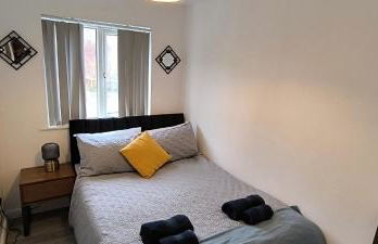 4 beds spacious Apartment, with Parking & WIFI, CHAFFORD HUNDRED, near station & shopping, long stays! - Foto 8