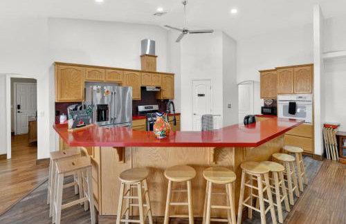 4BR Desert Oasis near Valley and Vegas - Foto 13