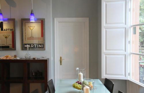 Elegant 2 Bedroom Apartment in Historic 1882 Building Central Sevilla Private Parking & Country Club Access - Foto 22