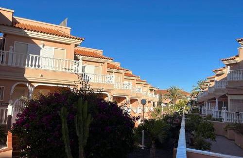 2 bedroom apartment with a pool - Foto 38