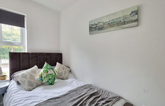 Astonishing House With Outdoor Seating BBQ - Foto 24