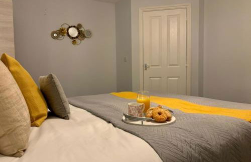 Eskdale Townhouse- Spacious 4BR ,Crawley, Free Wifi, Parking, fully equipped, contractor friendly, temporary relocations welcome, near Gatwick Airport - Foto 12