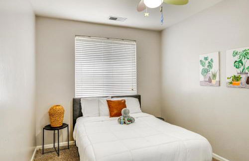 8 Mi to Beach Park Bakersfield Gem with Yard! - Photo 23