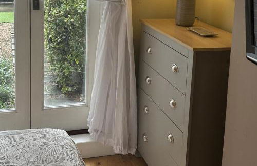 House - Sleeps 4 - Garden - Pets Ok - Parking - Photo 2