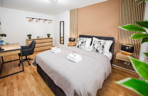 Central Essence Apartment I Zwei Schlafzimmer I Küche I Parken I Waschmaschine I Smart-TV I WLAN - Foto 1