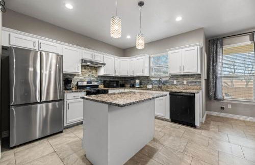 Spacious Grand Prairie Getaway - Foto 10