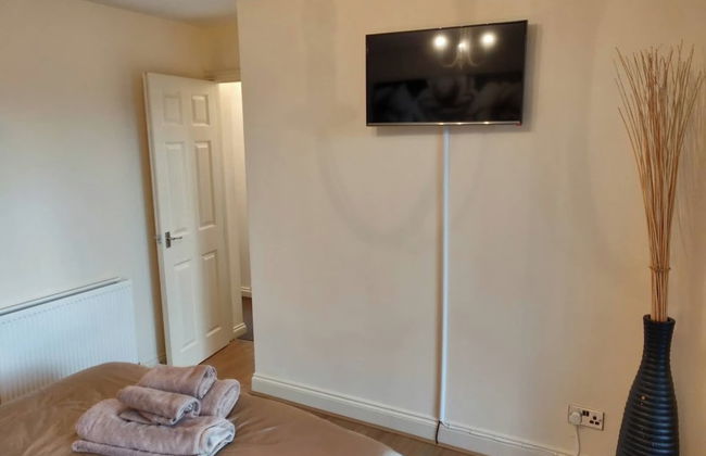 Waterfront Apartment In The Heart Of St Neots - Photo 10