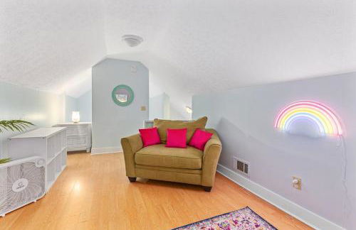 Uptown Colorful Cottage by the Riverwalk - Foto 16