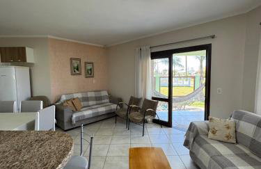 Excelente CASA 2 quadras do mar - Foto 18