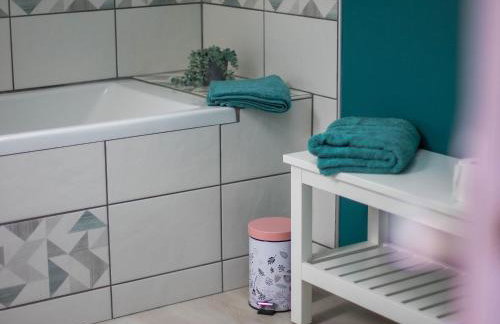 Longère rénovée avec charme, 5 chambres, grand jardin, proche du village, idéale pour 15 pers. - FR-1-410-355 - Foto 25