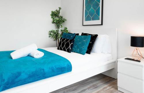 Four Bedroom House - Parking - Garden - Netflix 22C - Foto 30