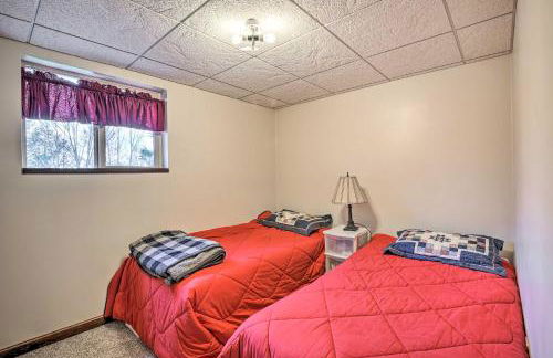 Indian Lake Retreat with Wet Bar and Covered Deck - Foto 27