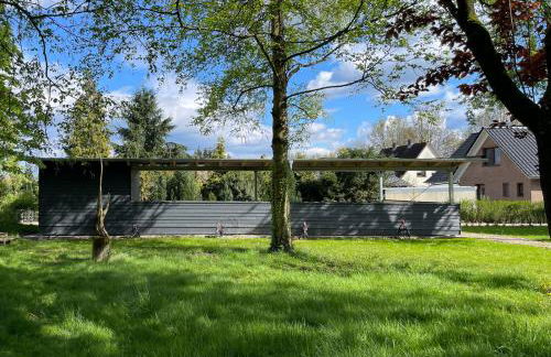 Traumhafte Ferienwohnung am Park, großer Balkon, voll ausgestattete Küche, Schreibtisch, WiFi, Smart TV, Carport, Wallbox, Fahrräder - Foto 10