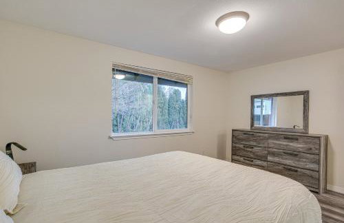 Modern Puyallup Townhome with Backyard and Fireplace - Foto 12