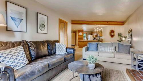 Cozy Ski Condo + Hot Tub + Fireplace + Heated Pool - Foto 1