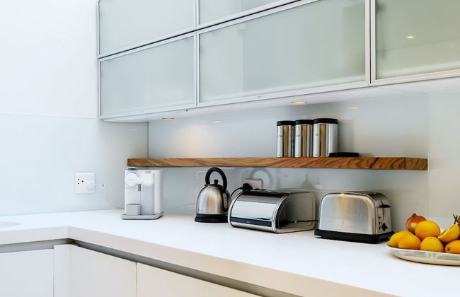 Exceptionally Unique Magnum Villa w Sea Views - Photo 9