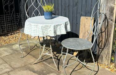 The Bolthole - Photo 9