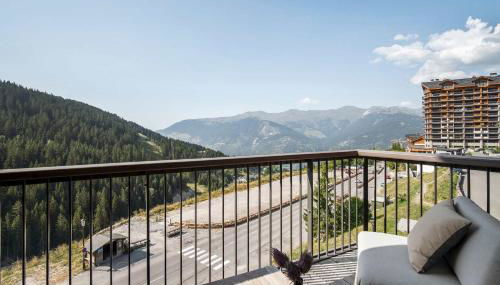 Exclusive Penthouse - Sauna, Ski-In Ski-Out, Panoramic Views, Balcony - Photo 4