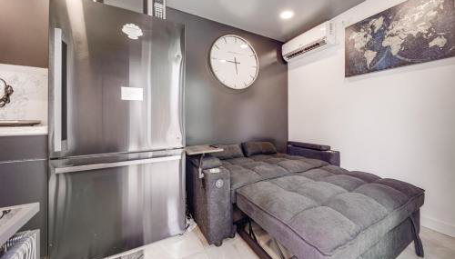 Mod Bungalow with Ultra-Private Outdoor Hang Space! - Foto 3