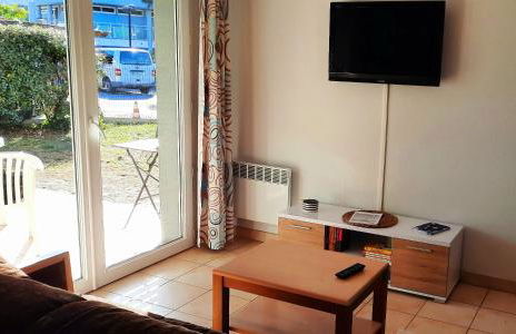 Chez Ced et Laeti, Appartement privé avec jardin et terrasse dans résidence l'estuaire muni d'une piscine couverte et aire de jeu, Linge de lit et de salle d'eau ainsi que télé, compris dans le tarif Profitez à fond de notre belle région - Foto 9