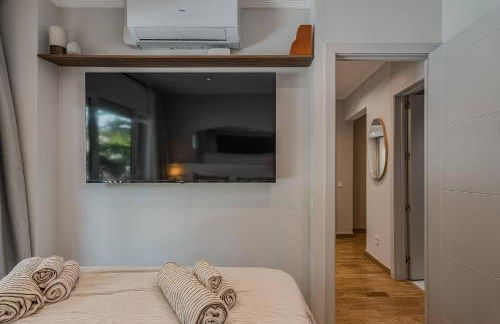 NEW Refurbished Modern Apartment - Photo 19