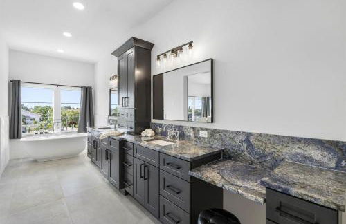 2 Million Villa Heated Pool w Luxury Spa 6BR & 6BR Waterfront by Canal - Foto 57