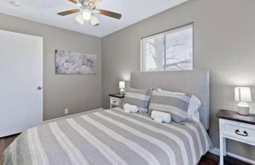 Travis' Place - Convenient and Affordable Location - Foto 27