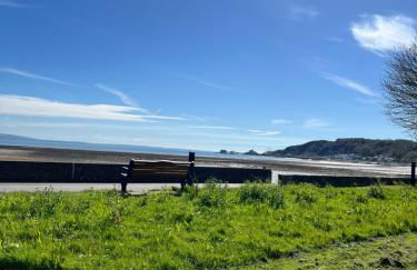 4 bedroom, sleeps 8, 30 seconds from beach, games table - Foto 24