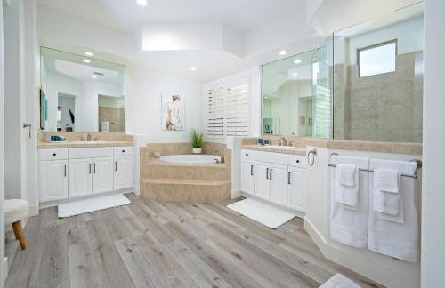 Luxurious 5BR Resort Style Home w/ Pool & Spa - Foto 58