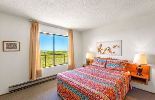 Waterfront Condo right on the Pacific Ocean - Photo 15