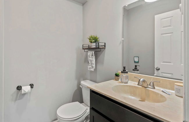 Tavern at the Woods by Avantstay Lakefront Views, Hot Tub, Firepit, Game Room - Foto 40