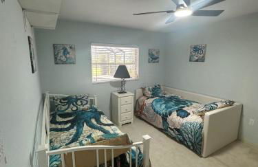 Heated pool with canal views - Foto 36