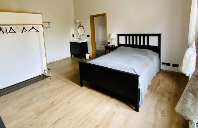 Elegant Hillside Mansion - Photo 9