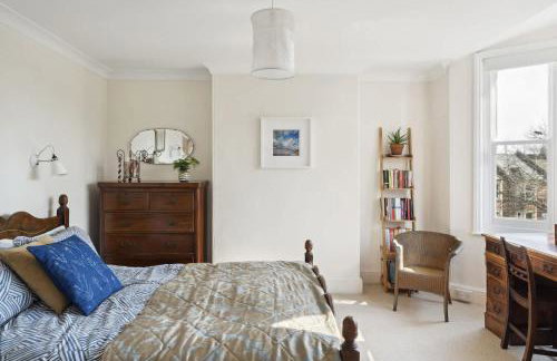 Beautiful Victorian Home on Peaceful Green Square - Foto 13