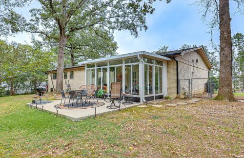Sunroom and Yard Charming Hot Springs Home! - Foto 23