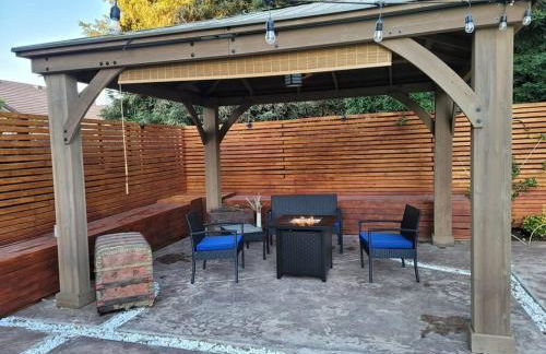 3 Bedrooms,Beautiful House with Hot Tub, Pool Oasis and Fire Pit - Foto 27