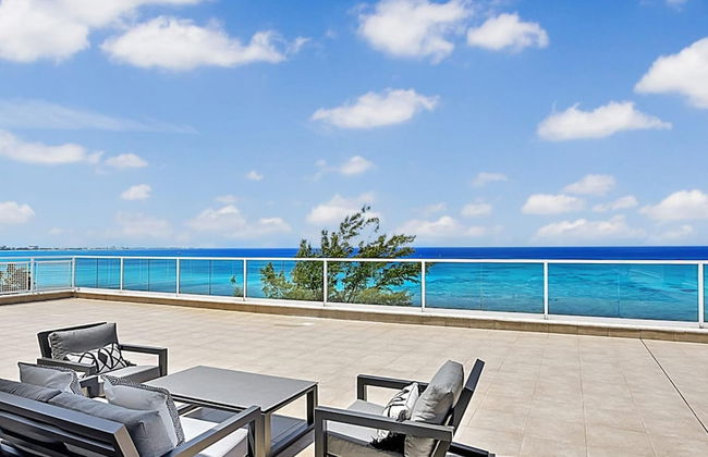 Luxury Penthouse Condo With 360 Oceanviews - Photo 1