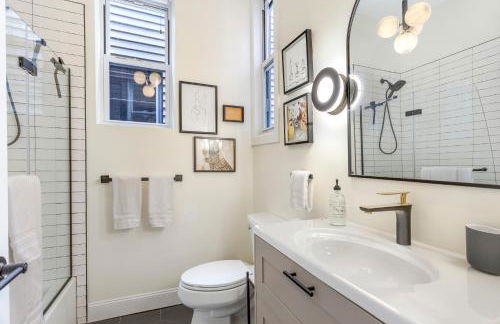 The Blue Comfort & MINS to Newyork City with parking - Foto 21